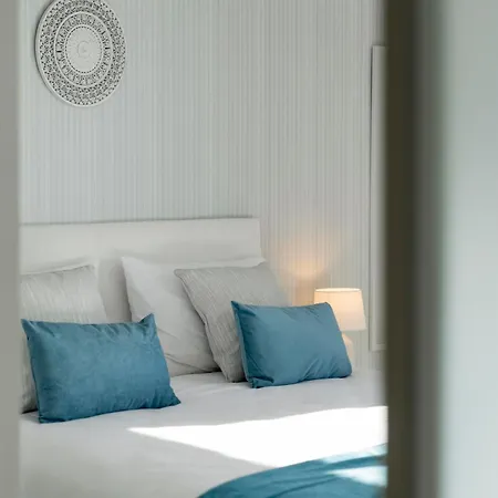 America Ii By An Island *