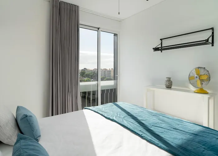 America Ii By An Island