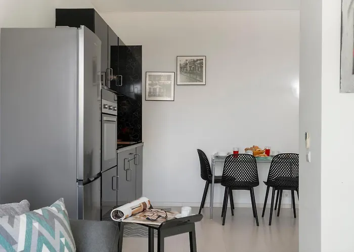 America Ii By An Island 丰沙尔