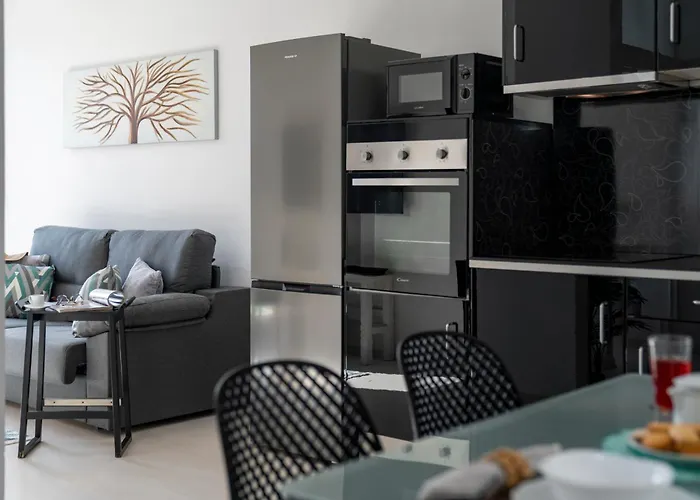 America Ii By An Island 丰沙尔